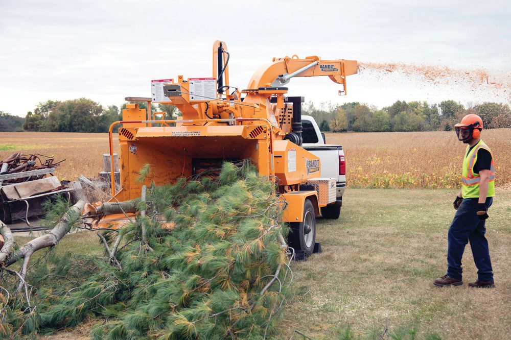 Browse Specs and more for the INTIMIDATOR™ 19XPC Towable Hand-Fed Chipper - Bobcat of Houston