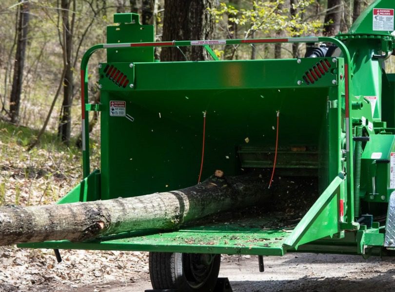 Browse Specs and more for the INTIMIDATOR™ 12X Towable Hand-Fed Chipper - Bobcat of Houston