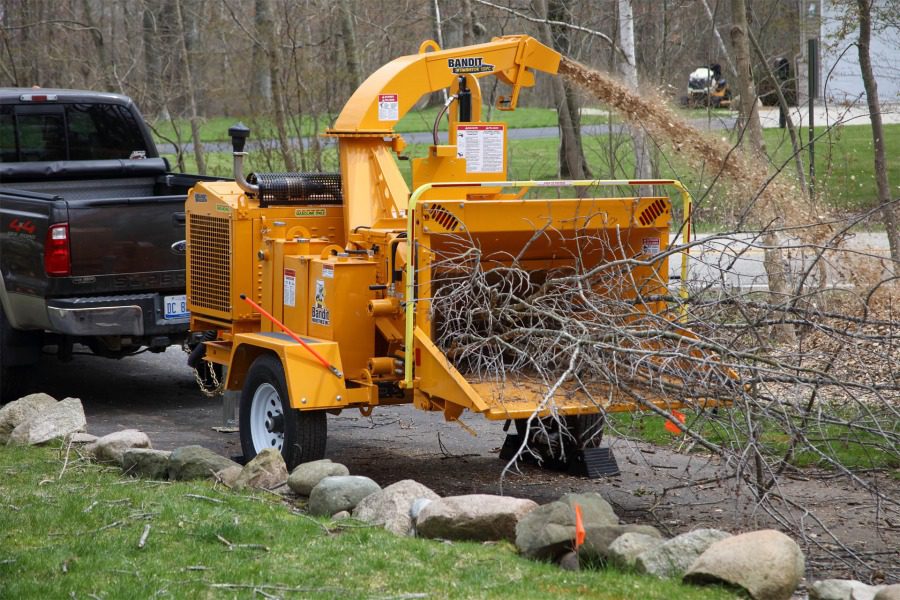 Browse Specs and more for the INTIMIDATOR™ 12XPC Towable Hand-Fed Chipper - Bobcat of Houston